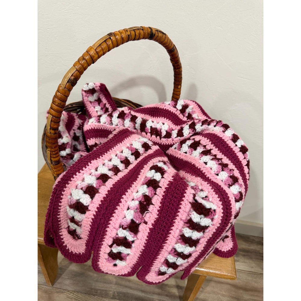 Hand Crocheted Vintage Afghan Blanket Pink Burgundy Scalloped Cottagecore‎ Throw